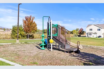 284 W 20 N, Hyrum, UT 84319 - Photo 25