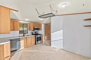 221 E Jordan View Dr S, Sandy, UT 84070 - Photo 11