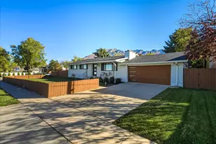 6851 S 2300 E, Cottonwood Heights, UT 84121 - Photo 47