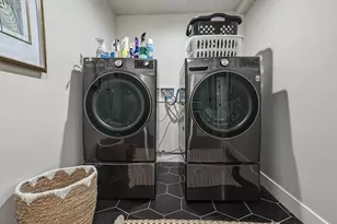 6851 S 2300 E, Cottonwood Heights, UT 84121 - Photo 41