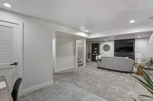 6851 S 2300 E, Cottonwood Heights, UT 84121 - Photo 35