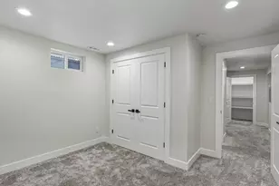 6851 S 2300 E, Cottonwood Heights, UT 84121 - Photo 39