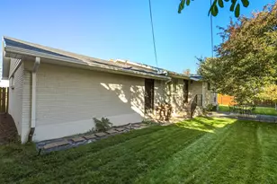 6851 S 2300 E, Cottonwood Heights, UT 84121 - Photo 45