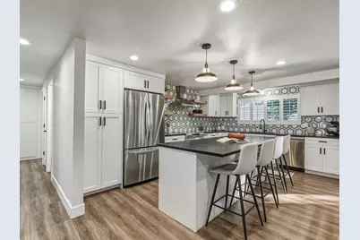 6851 S 2300 E, Cottonwood Heights, UT 84121 - Photo 13