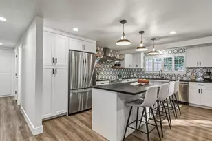 6851 S 2300 E, Cottonwood Heights, UT 84121 - Photo 13