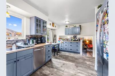 11855 S Hidden Valley Dr, Sandy, UT 84094 - Photo 9