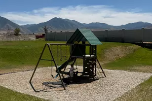 515 W Caroles Way Way N, Tooele, UT 84074 - Photo 15