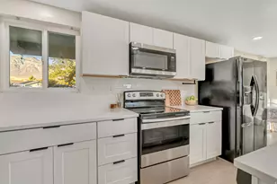 37 S Eastwood Dr, Orem, UT 84097 - Photo 3