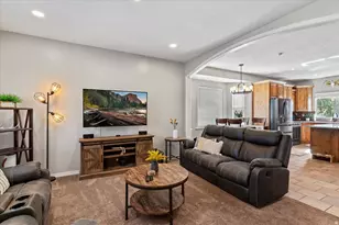 1542 E 925 S, Clearfield, UT 84015 - Photo 3