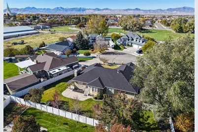 9909 S Dream Cir W, South Jordan, UT 84095 - Photo 17