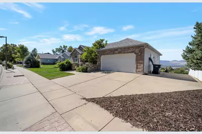 11922 S Bluff View Dr, Sandy, UT 84092 - Photo 3