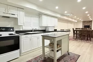 1612 E Hidden Valley Rd, Sandy, UT 84092 - Photo 17