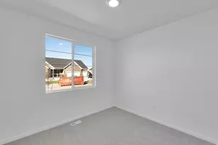 8638 N Halloran Ct, Lake Point, UT 84074 - Photo 17