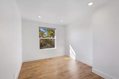 9977 S Lannae Dr E, Sandy, UT 84094 - Photo 17