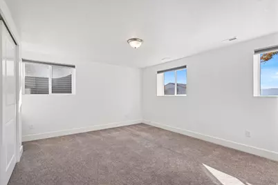 9977 S Lannae Dr E, Sandy, UT 84094 - Photo 23