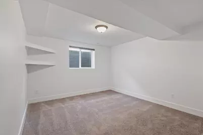 9977 S Lannae Dr E, Sandy, UT 84094 - Photo 25