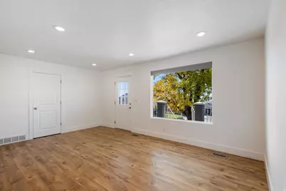 9977 S Lannae Dr E, Sandy, UT 84094 - Photo 7