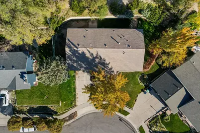 9977 S Lannae Dr E, Sandy, UT 84094 - Photo 37