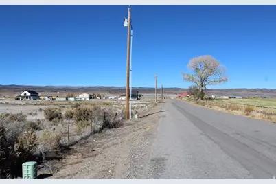 650 N 200 E #11, Loa, UT 84747 - Photo 5