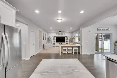 10338 S Venenzia Way, South Jordan, UT 84095 - Photo 9