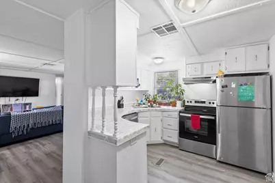 2875 N Hill Field Rd #17, Layton, UT 84041 - Photo 5