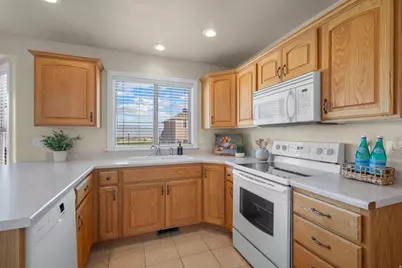 822 N Joshua Dr W, Saratoga Springs, UT 84045 - Photo 13