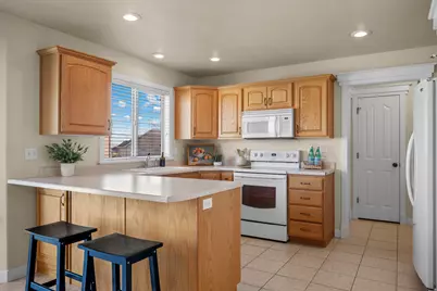 822 N Joshua Dr W, Saratoga Springs, UT 84045 - Photo 11