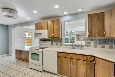 112 E 7420 S, Midvale, UT 84047 - Photo 9