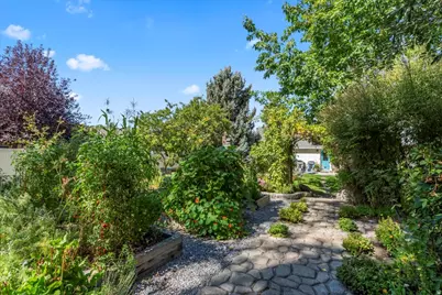 2050 E 6535 S, Cottonwood Heights, UT 84121 - Photo 41