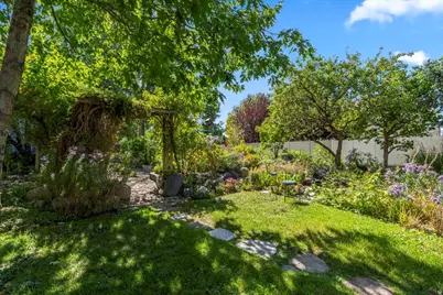 2050 E 6535 S, Cottonwood Heights, UT 84121 - Photo 45