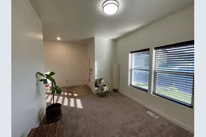 394 W Parkway Dr S, Kaysville, UT 84037 - Photo 3