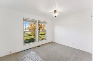 664 N 300 E, Kaysville, UT 84037 - Photo 35