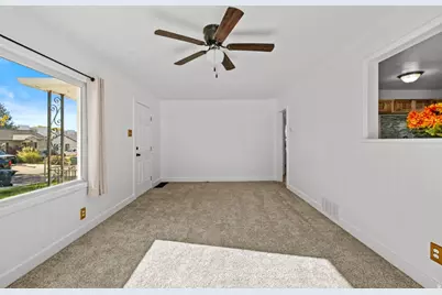 121 S Lakeview Dr, Clearfield, UT 84015 - Photo 7