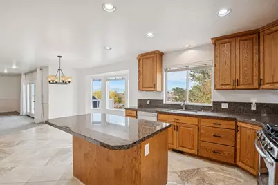 10142 S Majestic Canyon Rd E, Sandy, UT 84092 - Photo 31