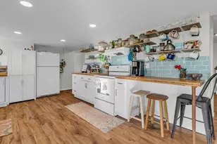 9968 S Blossom Dr, Sandy, UT 84092 - Photo 3