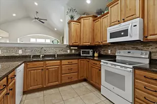 9252 S 2040 W, West Jordan, UT 84088 - Photo 11