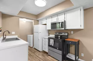 662 W Jefferson Cv, Sandy, UT 84070 - Photo 11