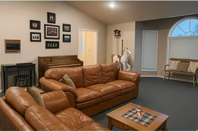 2286 W Williamsburg Cir, West Jordan, UT 84088 - Photo 9