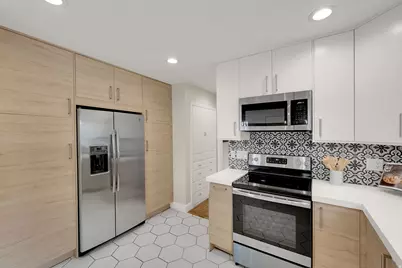 2402 E Beacon Dr, Salt Lake City, UT 84108 - Photo 11