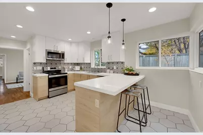 2402 E Beacon Dr, Salt Lake City, UT 84108 - Photo 3