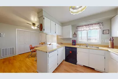 80 S 300 W, Panguitch, UT 84759 - Photo 17