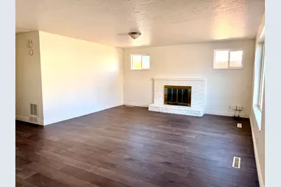 482 Vickie Ln, Clearfield, UT 84015 - Photo 5