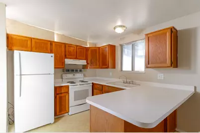 654 Colonial St, Layton, UT 84041 - Photo 3