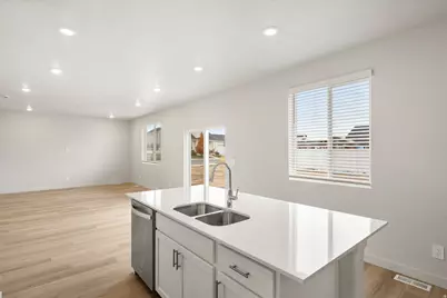 933 N 200 E #32, Santaquin, UT 84655 - Photo 15