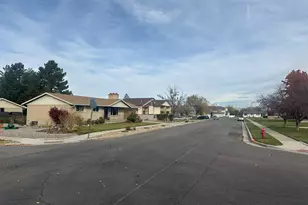512 E Larchwood Dr, Midvale, UT 84047 - Photo 21