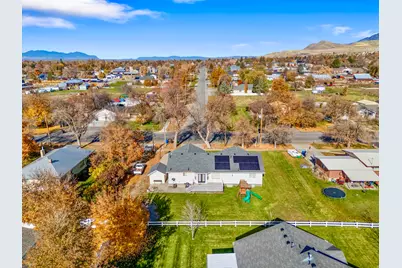 98 W 400 S, Smithfield, UT 84335 - Photo 25