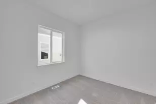 253 E Polaris Dr S, Saratoga Springs, UT 84045 - Photo 7