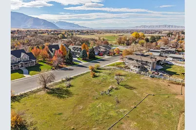 1377 E Maple St, Mapleton, UT 84664 - Photo 5