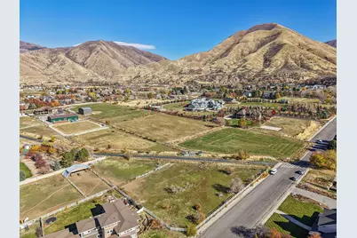 1377 E Maple St, Mapleton, UT 84664 - Photo 9