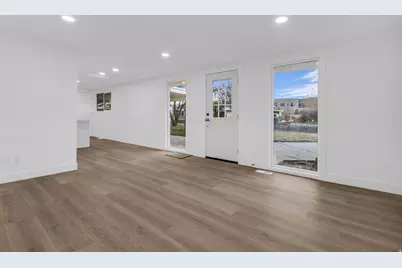 941 E Carnation Dr, Sandy, UT 84094 - Photo 3